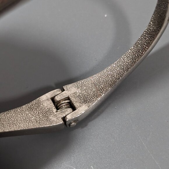 Retro Silver Tone Leopard Cat Hinge Bracelet Classic Statement 6" - Picture 6 of 9